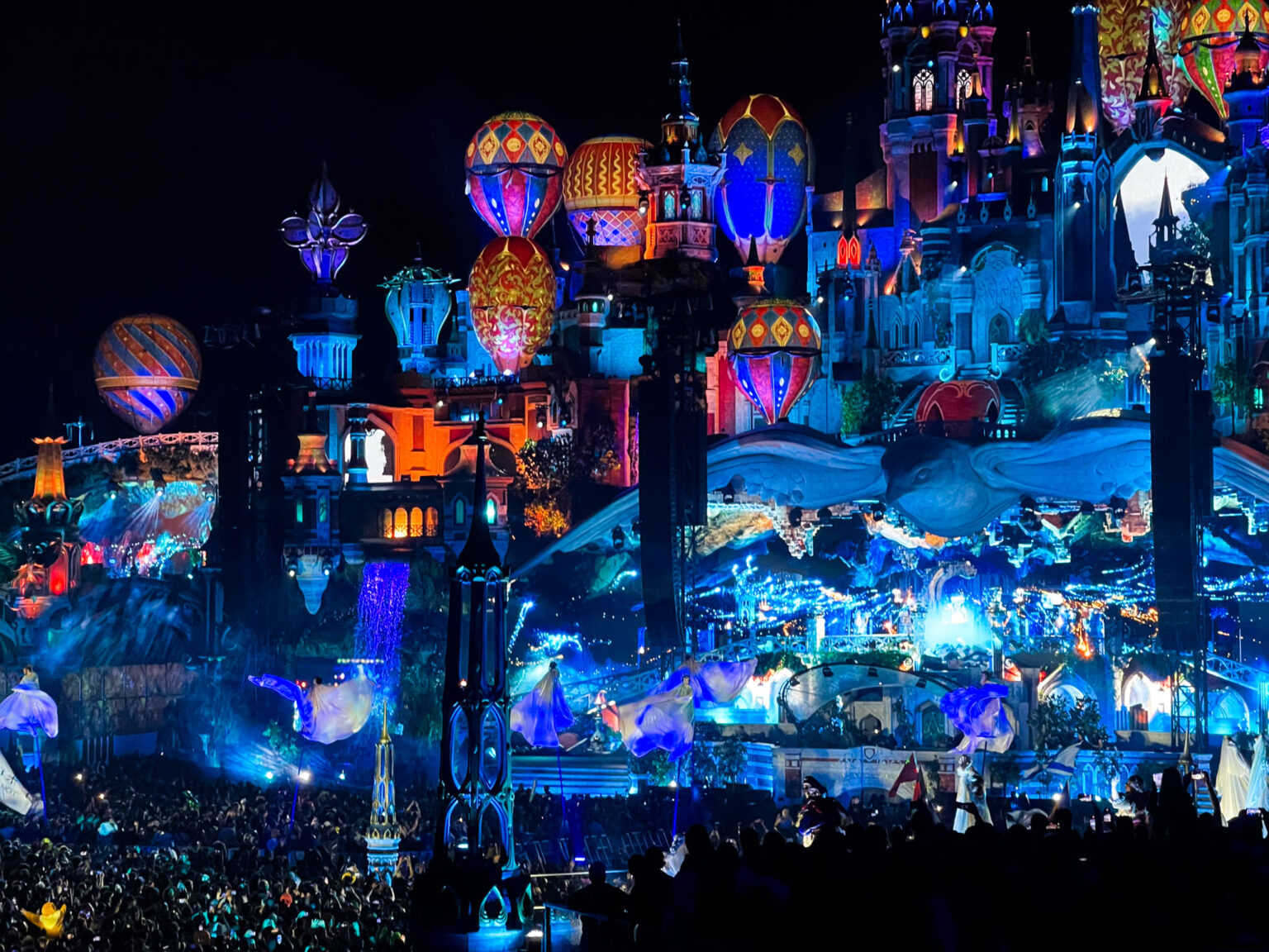 first-timers-guide-to-tomorrowland-the-best-festival-in-the-world